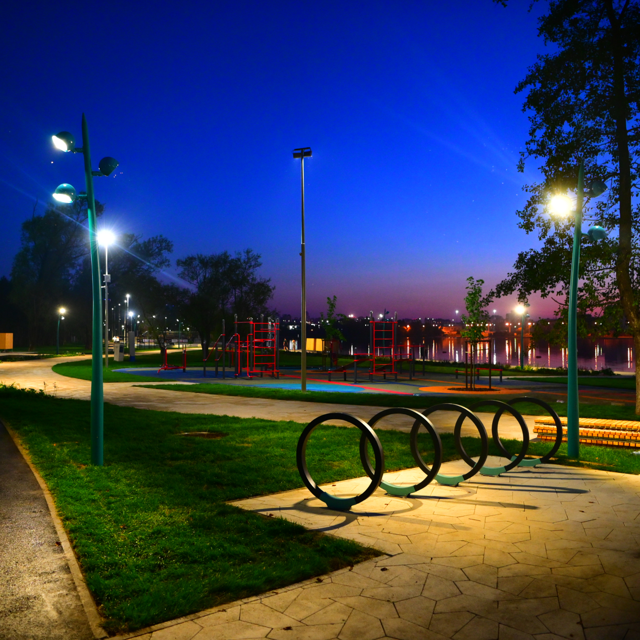 Парковые алюминиевые опоры освещения, установленные в г. Белгород